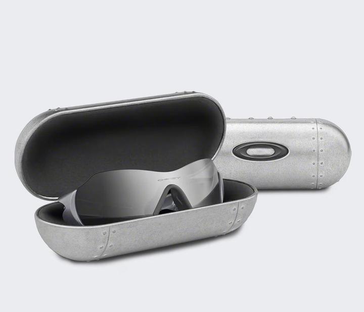 Oakley Grosses Metal Vault Brillenetui aus Metall