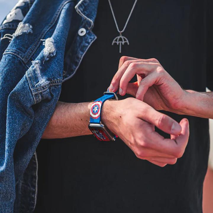 Actual product image Moby Fox Marvel bracelet pour smartwatch Insignia Collection: Captain America (Silicone)