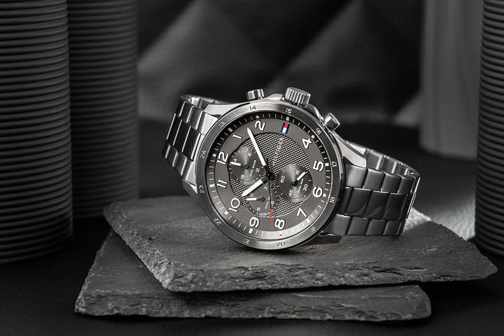 Actual product image Tommy Hilfiger Axel 1792008 (Chronograph, 45 mm)