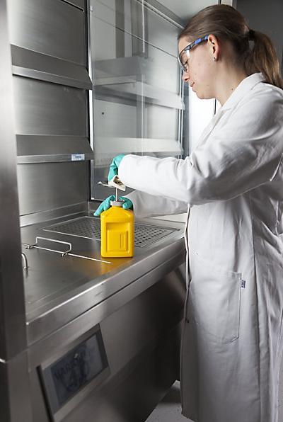 Actual product image Falcon Plunger can, yellow polyethylene, capacity 1 l.