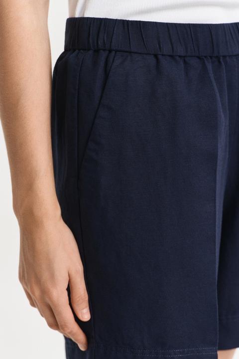 Actual product image GANT Linen Blend Pull On Classic Shorts (42)