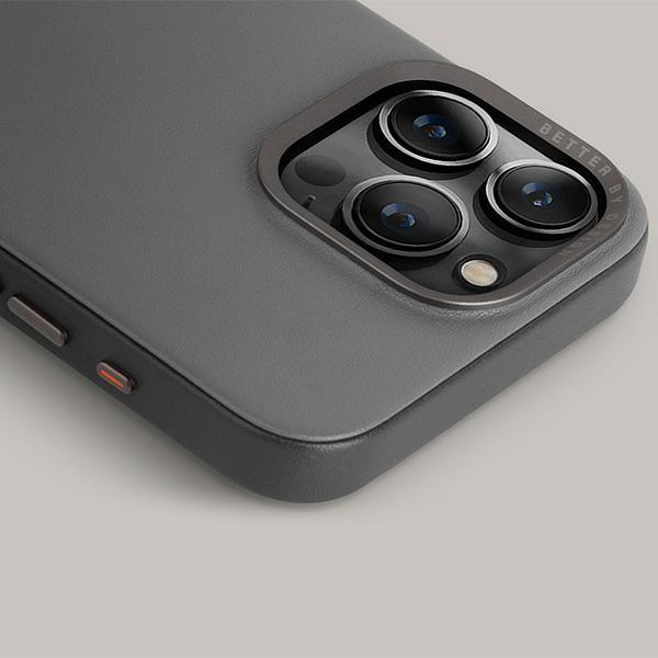 Actual product image Uniq case Lyden DS iPhone 15 Pro Max 6.7" Magclick Charging szaro-czarny/charcoal grey-black (Apple iPhone 15 Pro Max)
