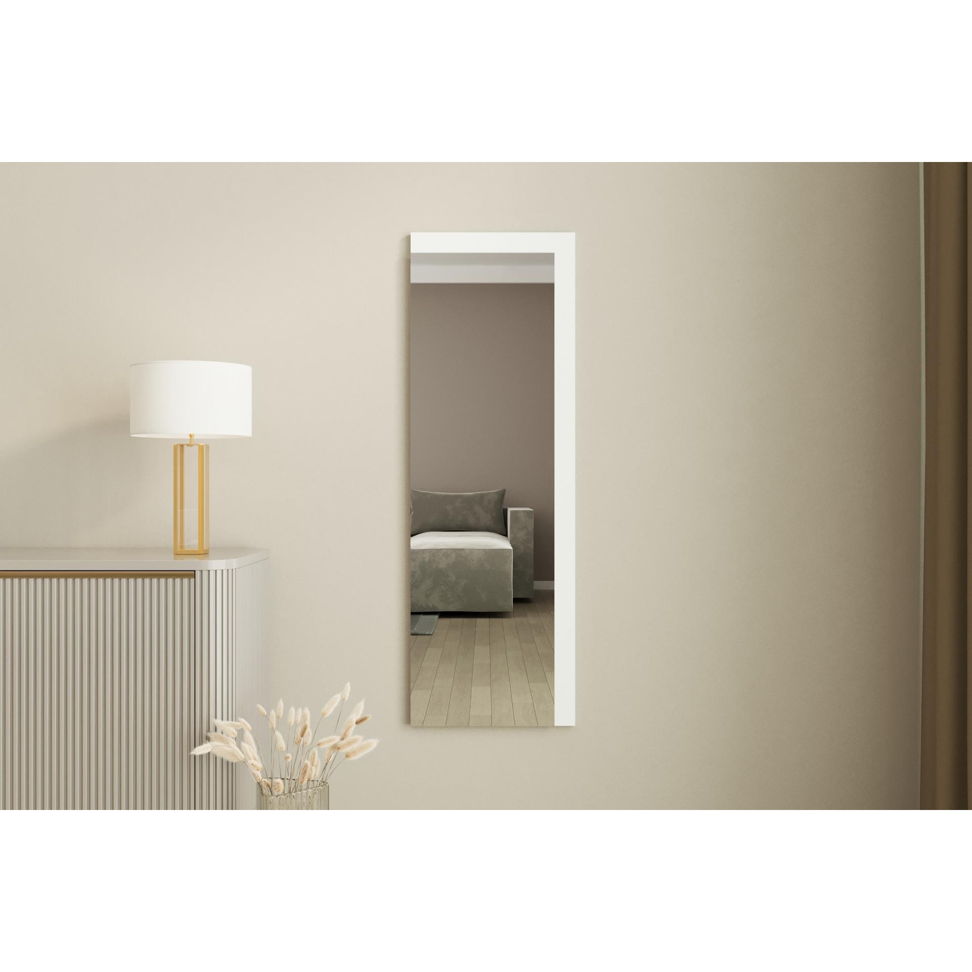Hanah Home, Spiegel, Lariya