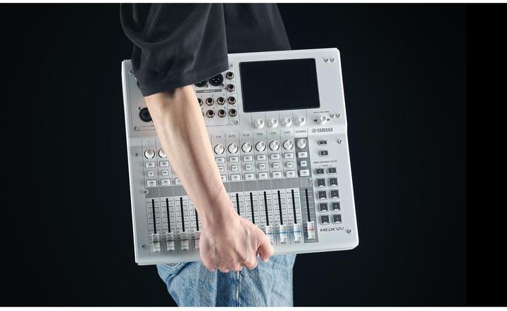 Actual product image Yamaha Mischpult MGX12