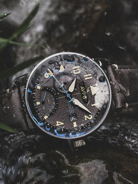 Produktbild AVI-8 AV-4101-09 Hawker Hurricane McKellar Dual Time (Fliegeruhr)