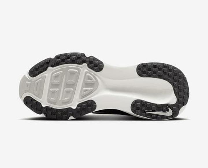 Actual product image Nike Vomero 18 (45)