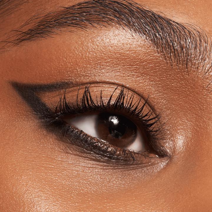 Actual product image essence soft touch eyeshadow (06 Pitch Black)