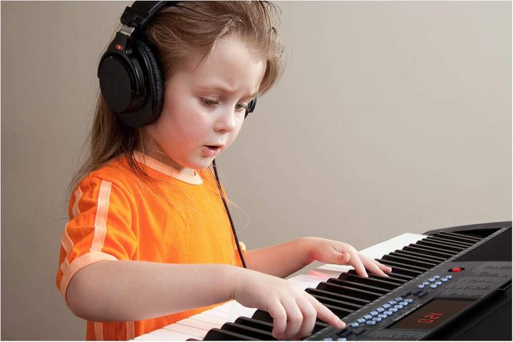 Immagine prodotto Kirstein Einsteiger-Keyboard Set mit Leuchttasten und Mikrofon (61 Chiavi)