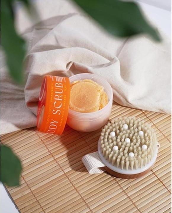 Produktbild The Somerset Toiletry Company Tropical Fruits Gentle Exfoliating Sugar Scrub & Brush Grapefruit und Orange 150g (Reinigungspeeling)
