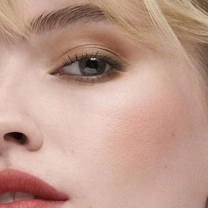 Actual product image Estée Lauder Estee Lauder The Sculpting Powder Blush with Buildable Color Long Lasting (Peach)