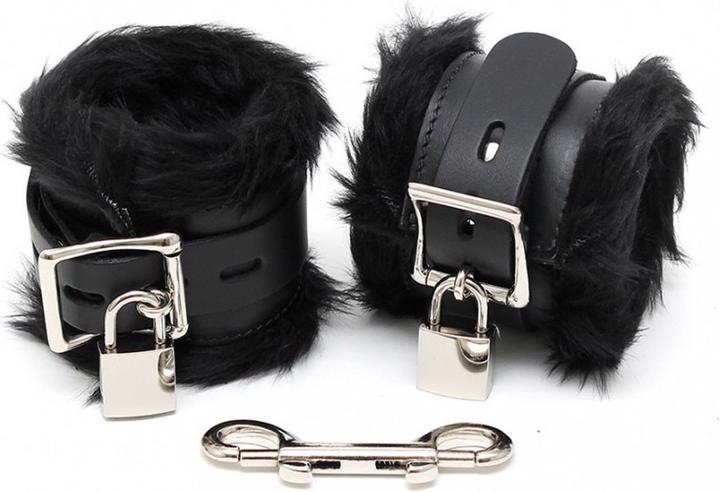 Actual product image Rimba Padded handcuffs with fur