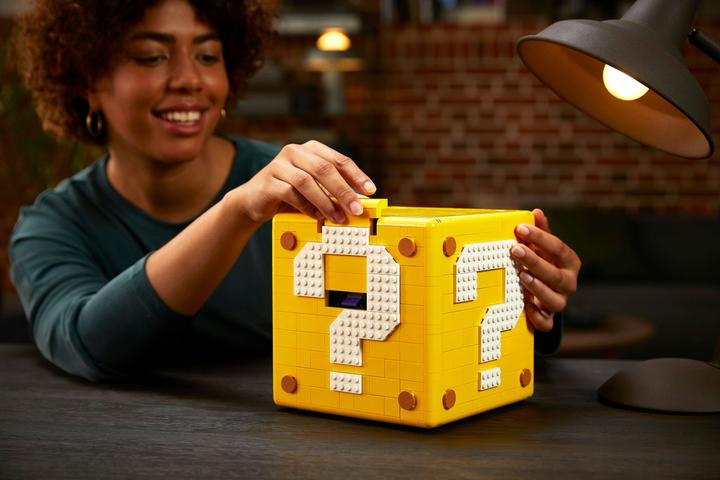 Actual product image LEGO Question Mark Block from Super Mario 64 (71395, LEGO Rare Sets, LEGO Super Mario)