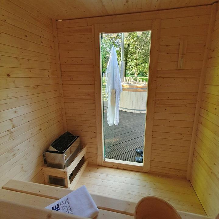 Produktbild Home Deluxe Saunahaus Outdoor MACAH L- 221 x 217 cm für 4 Personen - Sauna mit 6kW Ofen