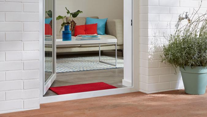 Produktbild tesa Verlegeband REMOVABLE, doppelseitiges Klebeband, rückstandsfrei entfernbar (50 mm)