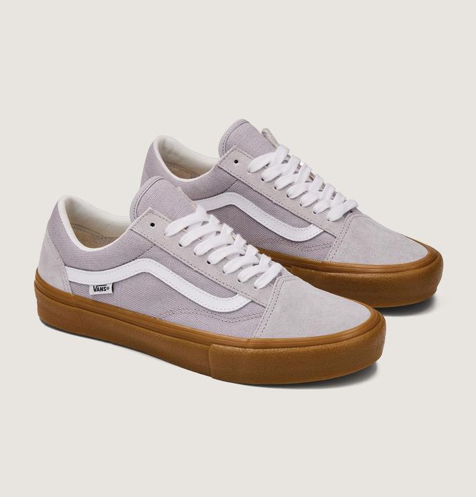 Gum, Light gray