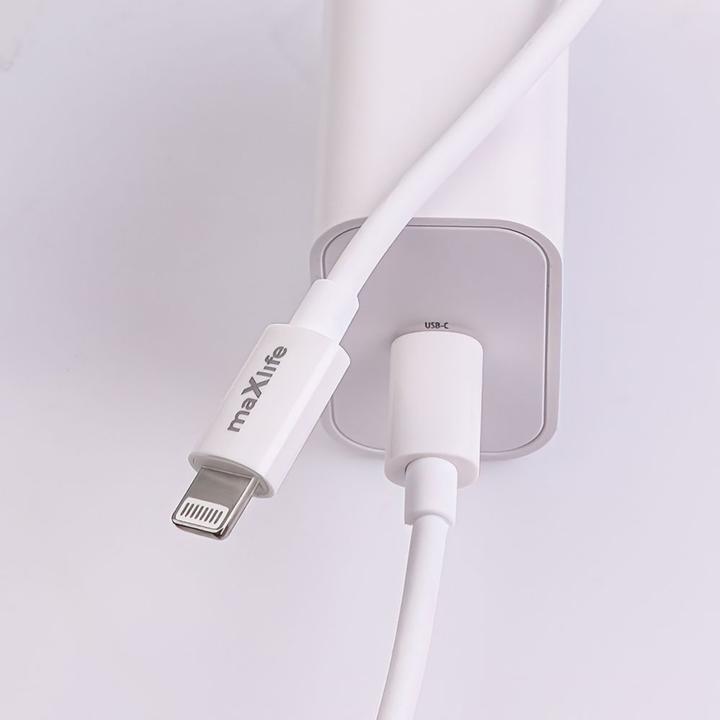 Actual product image Maxlife MXTC-06 PD QC charger 1x USB-C 20W white + USB-C - Lightning cable 20W (20 W, 1 portion)