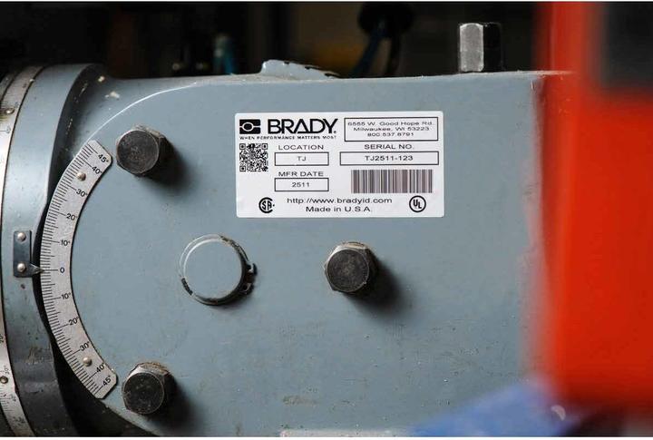 Actual product image Brady B33-17-434, metallised polyester, silver, glossy, 50.80 x 25.40 mm, extremely strong adhesion (5.08 cm)