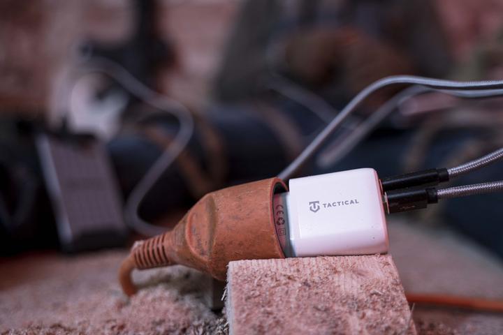 Actual product image Source Base plug Dual 20W White (20 W, 2 ports)