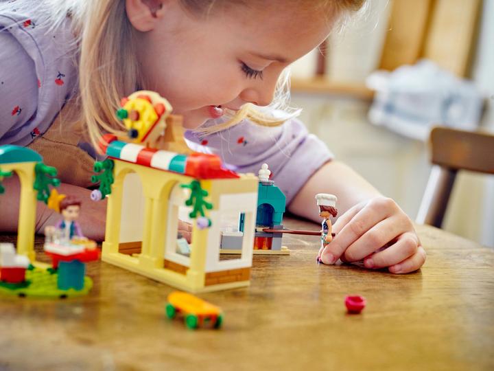 Produktbild LEGO Heartlake City Pizzeria (41705, LEGO Friends)