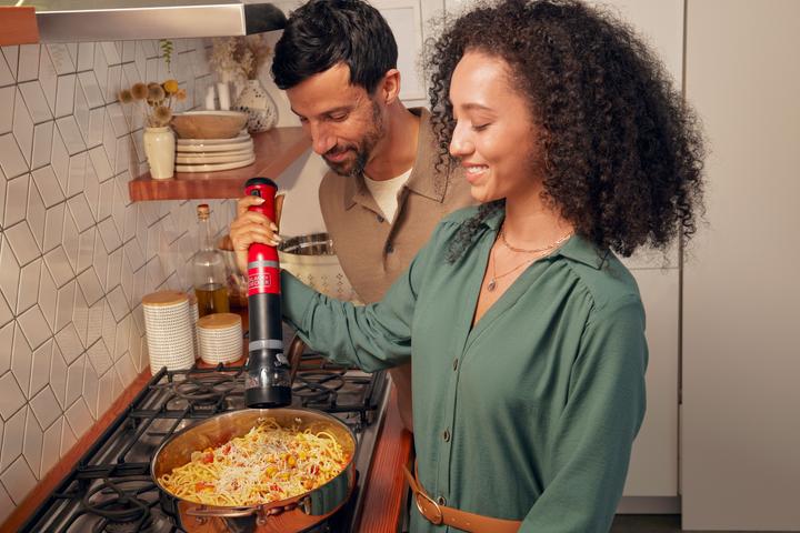 Actual product image Black & Decker Hand Blender Kitchen Wand Red, 2-piece