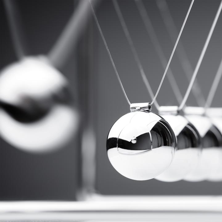 Actual product image Relaxdays Newton?s Cradle, Pendulum for Desk & Office (11 x 10.5 x 13.5 cm)