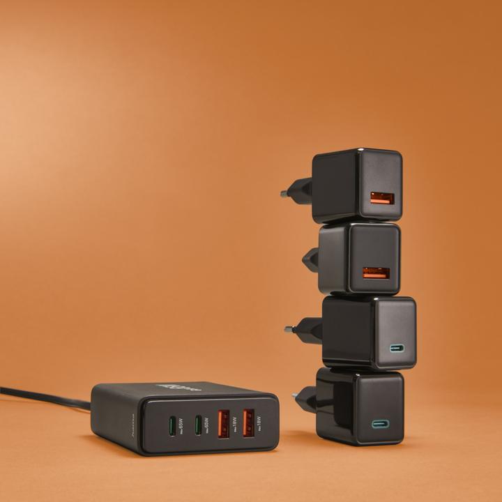 Produktbild Hama Ladestation 4 Ports, GaN, Schnellladegerät, 2xUSB-C, 2xUSB-A, PD, 65 W, SW (65 W, 4 Ports)