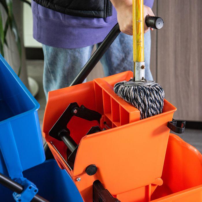 Image du produit Swisshandel24 Putzwagen Reinigungswagen 26 Liter Wischwagen mit Wringer, Wischmopp-Presse (1 pcs)