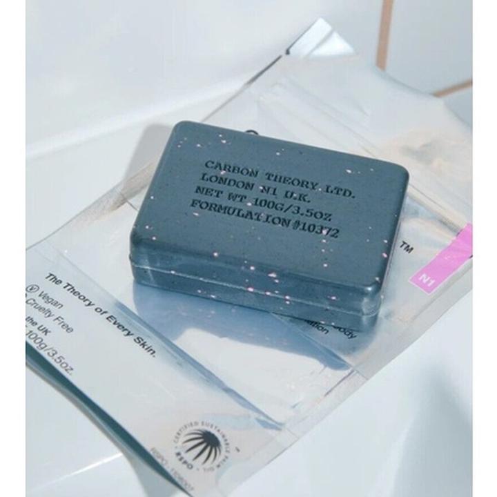 Produktbild Carbon Theory Breakout Control Exfoliating Body Bar 100g