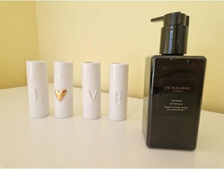 Actual product image Jo Malone Myrrh & Tonka B & H Wash (250 ml)