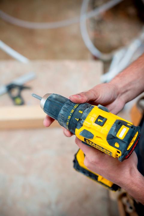Image du produit Stanley Perceuse-Visseuse sans fil 18 Li-2 brushless avec 2 batteries (Fonctionnement sur batterie)