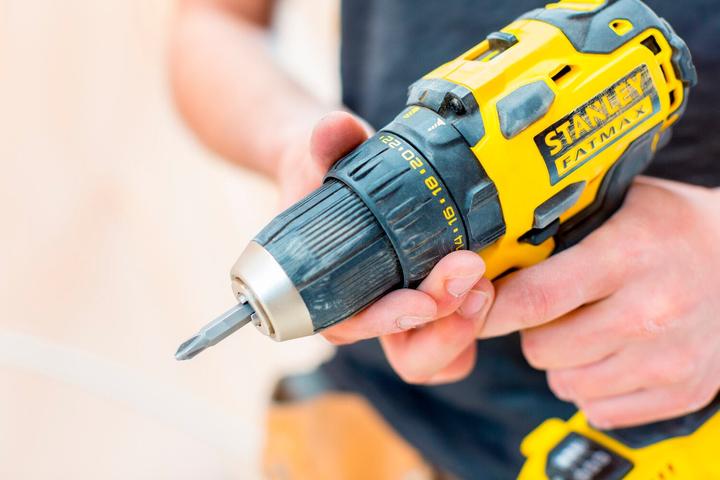 Image du produit Stanley Perceuse-Visseuse sans fil 18 Li-2 brushless avec 2 batteries (Fonctionnement sur batterie)