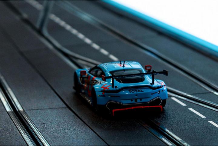 Actual product image Carrera Aston Martin