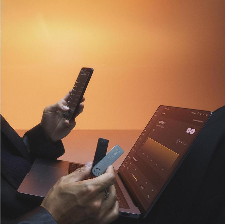 Actual product image Ledger Nano X - Gold (Bitcoin, Ethereum Classic, Litecoin, Dogecoin, Dash, Others)