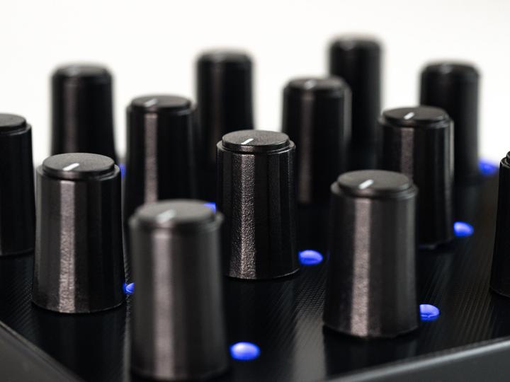 Produktbild Intech Studio Grid Series 3 - PO16 Linear