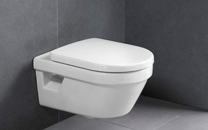Actual product image Villeroy & Boch Wall-hung WC set Architectura deep bowl open splash rim white with coating 5685HRR1