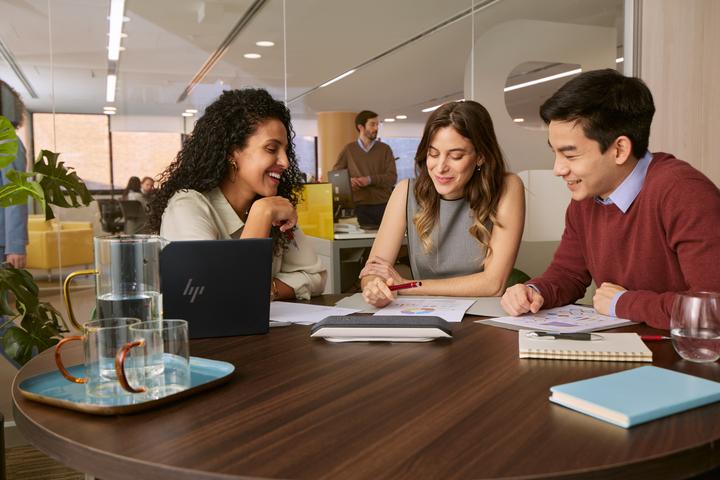 Produktbild Poly HP Sync 40-M Microsoft Teams-zertifizierte USB-A USB-C Freisprecheinrichtung, PC, Silber, 1,05