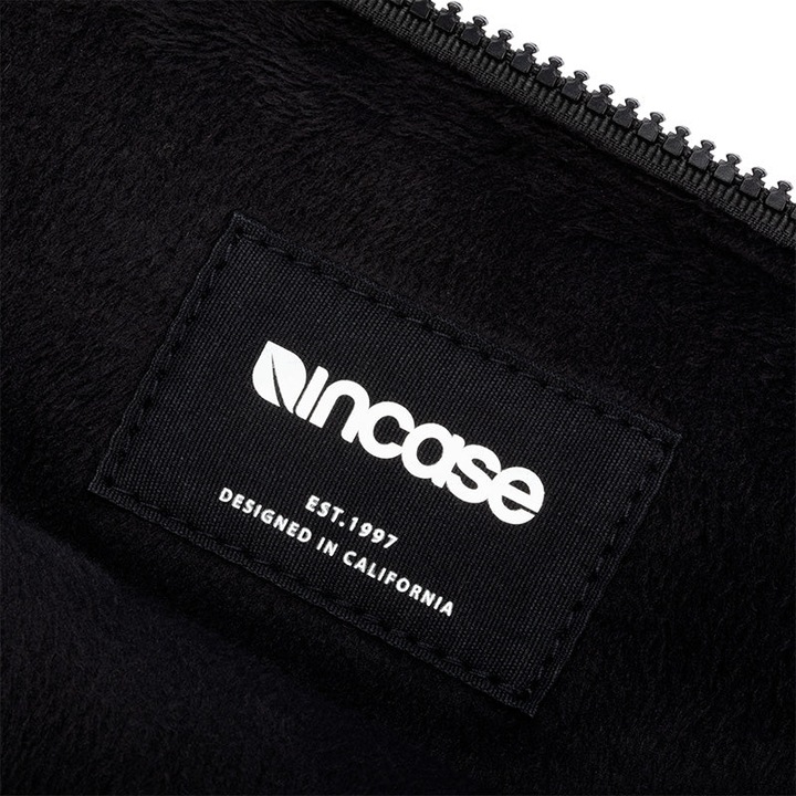 Actual product image Incase Compact Sleeve Woolenex (14", Apple)