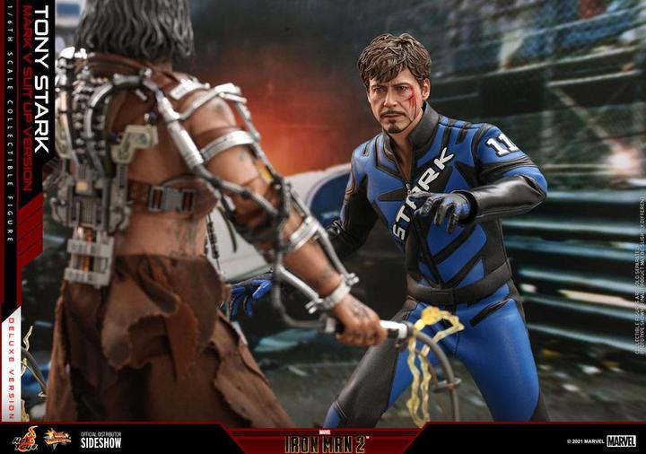 Actual product image Hot Toys Movie Masterpiece 1/6 Tony Stark (Mark V Suit Up Version) Deluxe