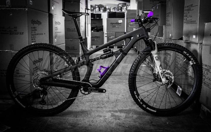 Actual product image NG Sports Cumeen Side-entry Bottle Cage
