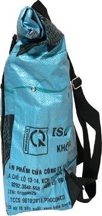 Produktbild Bekos Upcycling - Kurierrucksack aus recycelten Fischfuttersäcke blau (40 l)