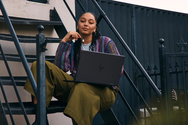 Produktbild HP Envy x360 15-fh0355ng (15.60", AMD Ryzen 5 7530U, 16 GB, 512 GB, DE)