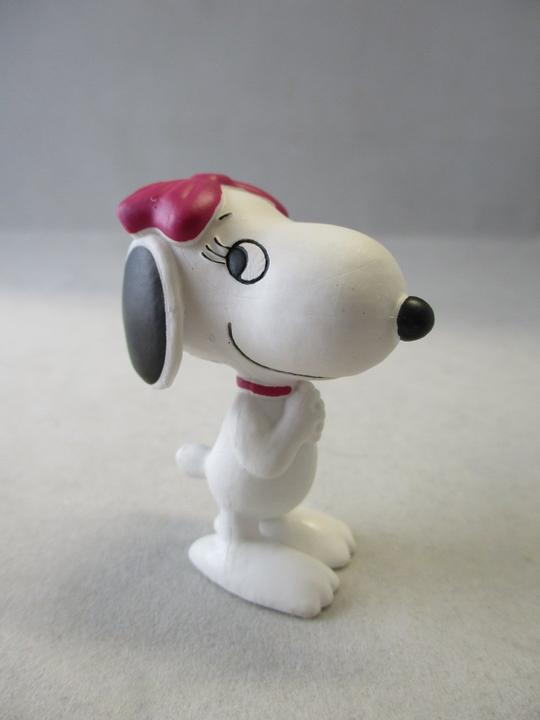 Actual product image Schleich Peanuts Belle Delights