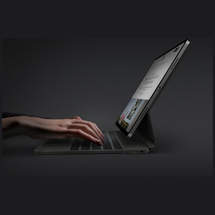 Produktbild Uniq Case Venno Pro Magnetic Smart with keyboard for iPad Pro 13" M4 (2024) bl