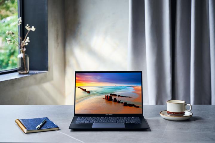 Immagine prodotto ASUS UM3402YA-KP703W (14", AMD Ryzen 7 7730U, 16 GB, 512 GB, Ing. Int.)