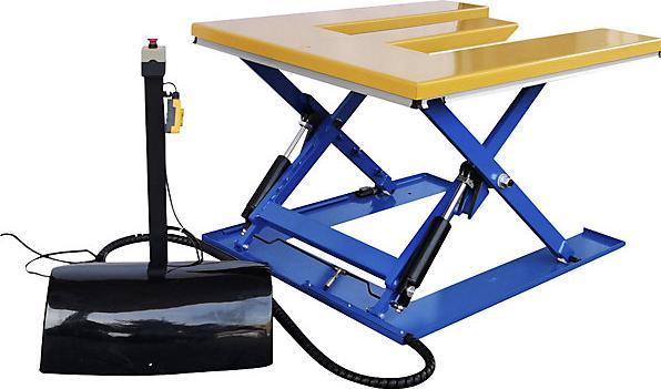 Actual product image eurokraft basic Low profile lift table, E shaped, max. load 1200 kg, hand operated control unit.