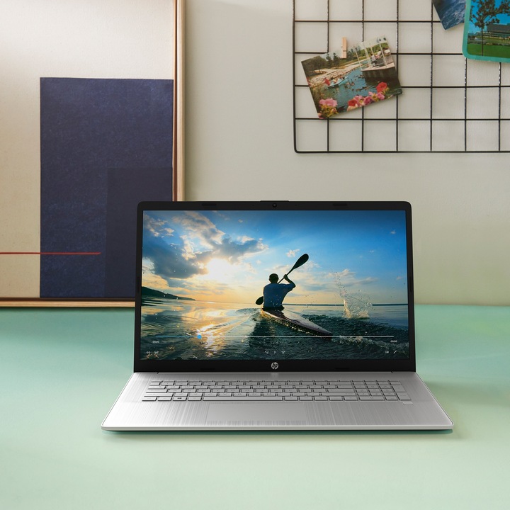 Produktbild HP 17-cp2026nd laptop (17.30", AMD Ryzen 3 7320U, 8 GB, 256 GB, Eng. Int.)