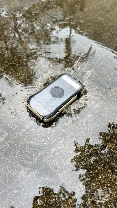 Actual product image Vinnic Solar Charger (20000 mAh, 20 W, 74 Wh)