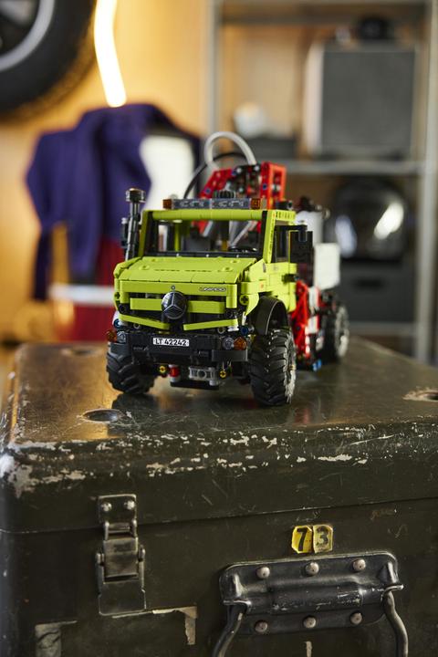 Produktbild LEGO Technic 42242 Mercedes-Benz Unimog U 5023 med kran