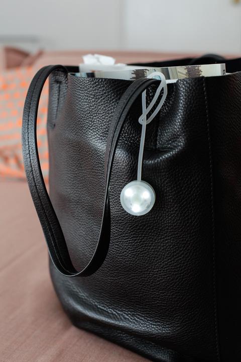 Actual product image Kikkerland Bag Light (13.50 cm)