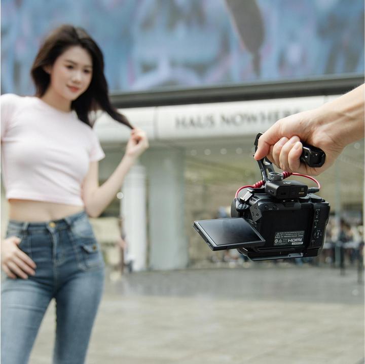 Image du produit SmallRig 5766 Cage Kit for Canon EOS R50 V (Black) (Cage)